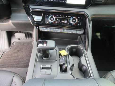 Used 2024 GMC Sierra 1500 AT4 w/ Technology Package image 23