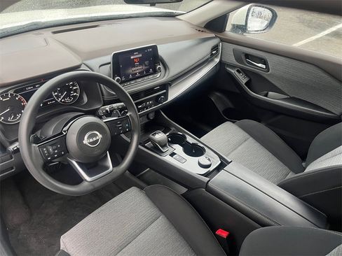 Used 2023 Nissan Rogue SV image 16