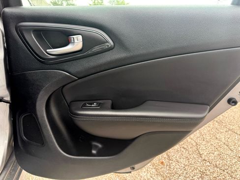 Used 2015 Chrysler 200 S image 21