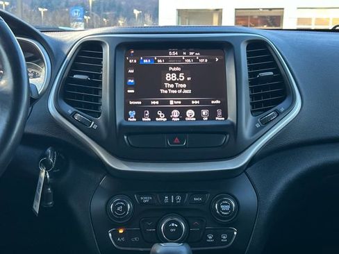 Used 2016 Jeep Cherokee Trailhawk image 22