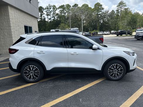 New 2025 Ford Escape SE image 7