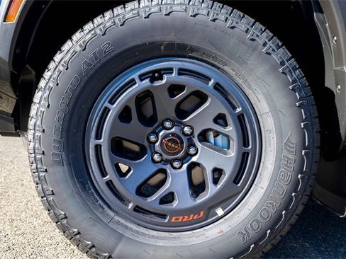 New 2026 Nissan Frontier PRO-4X w/ Pro-4x Convenience Package image 9