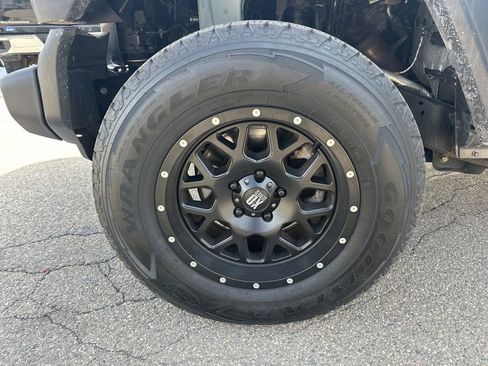 Used 2018 Jeep Wrangler Unlimited Sport S AWD/4WD image 36