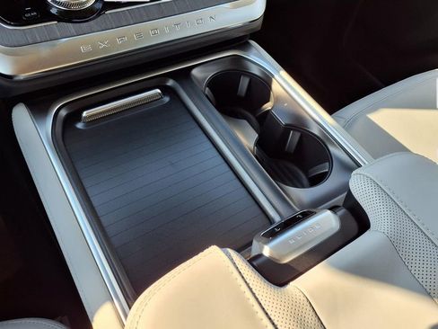 New 2026 Ford Expedition Max Platinum AWD/4WD image 19