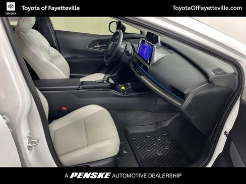 Used 2024 Toyota Prius XLE FWD image 8