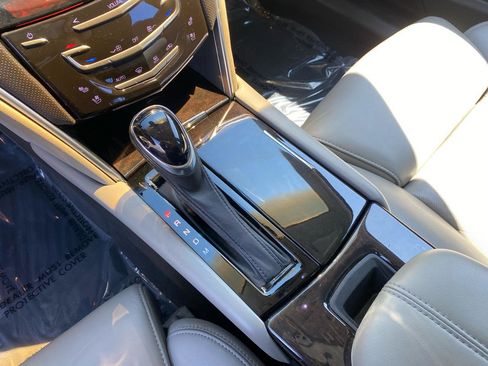 Used 2013 Cadillac XTS Luxury FWD image 37