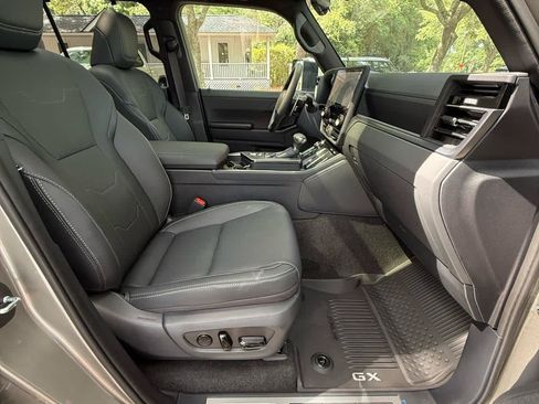 Used 2026 Lexus GX 550 w/ Accessory Package (2T) AWD/4WD image 13