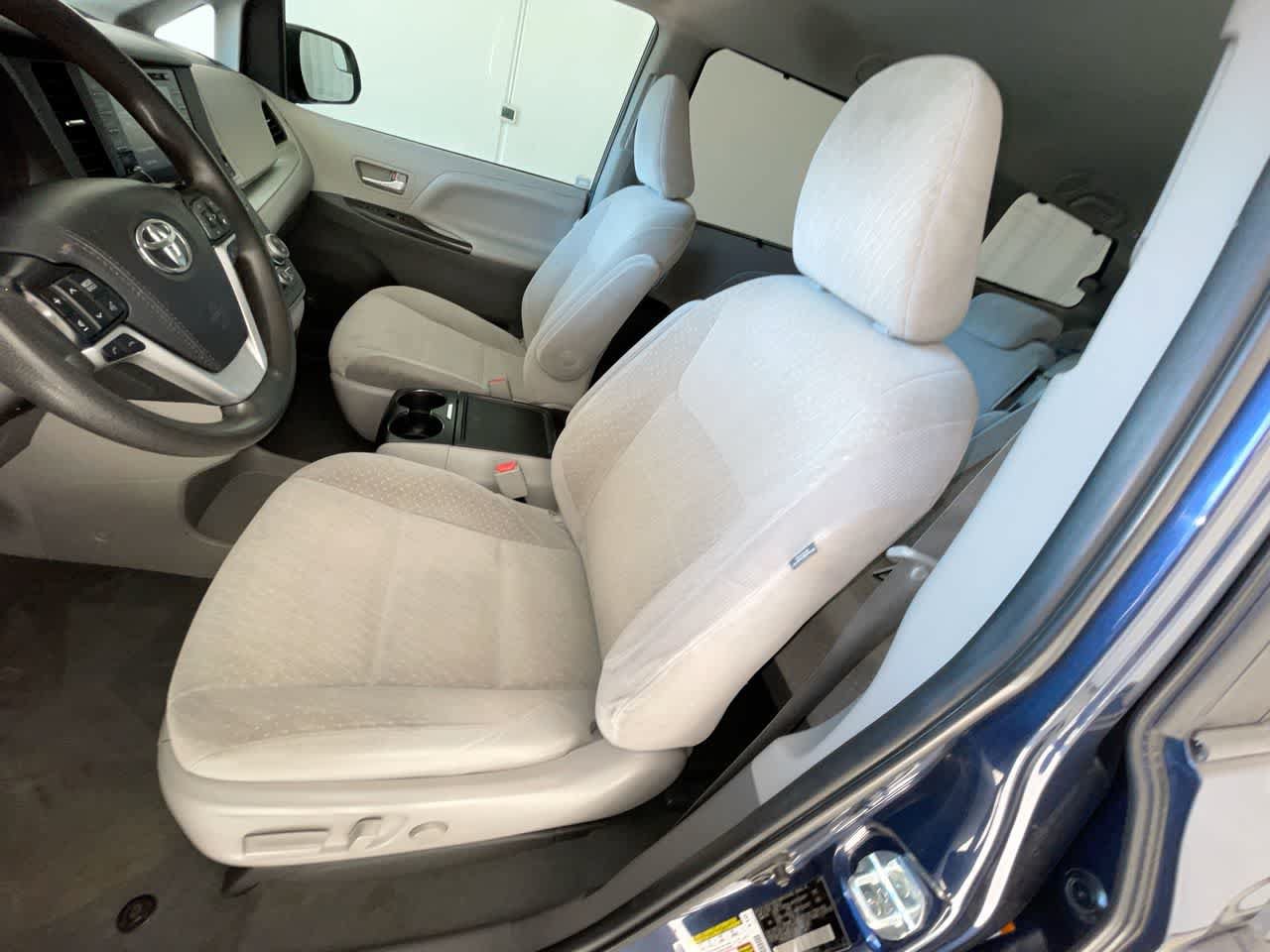 Used 2020 Toyota Sienna LE w/ Protection Package FWD image 11