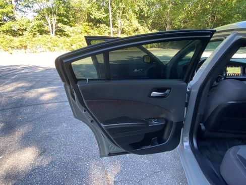 Used 2017 Dodge Charger SXT w/ Blacktop Package RWD image 41