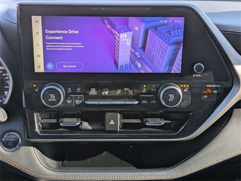 Used 2023 Toyota Highlander Bronze Edition image 21