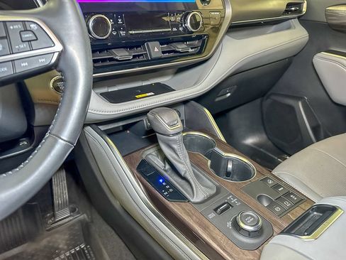 Used 2023 Toyota Highlander Limited AWD/4WD image 36