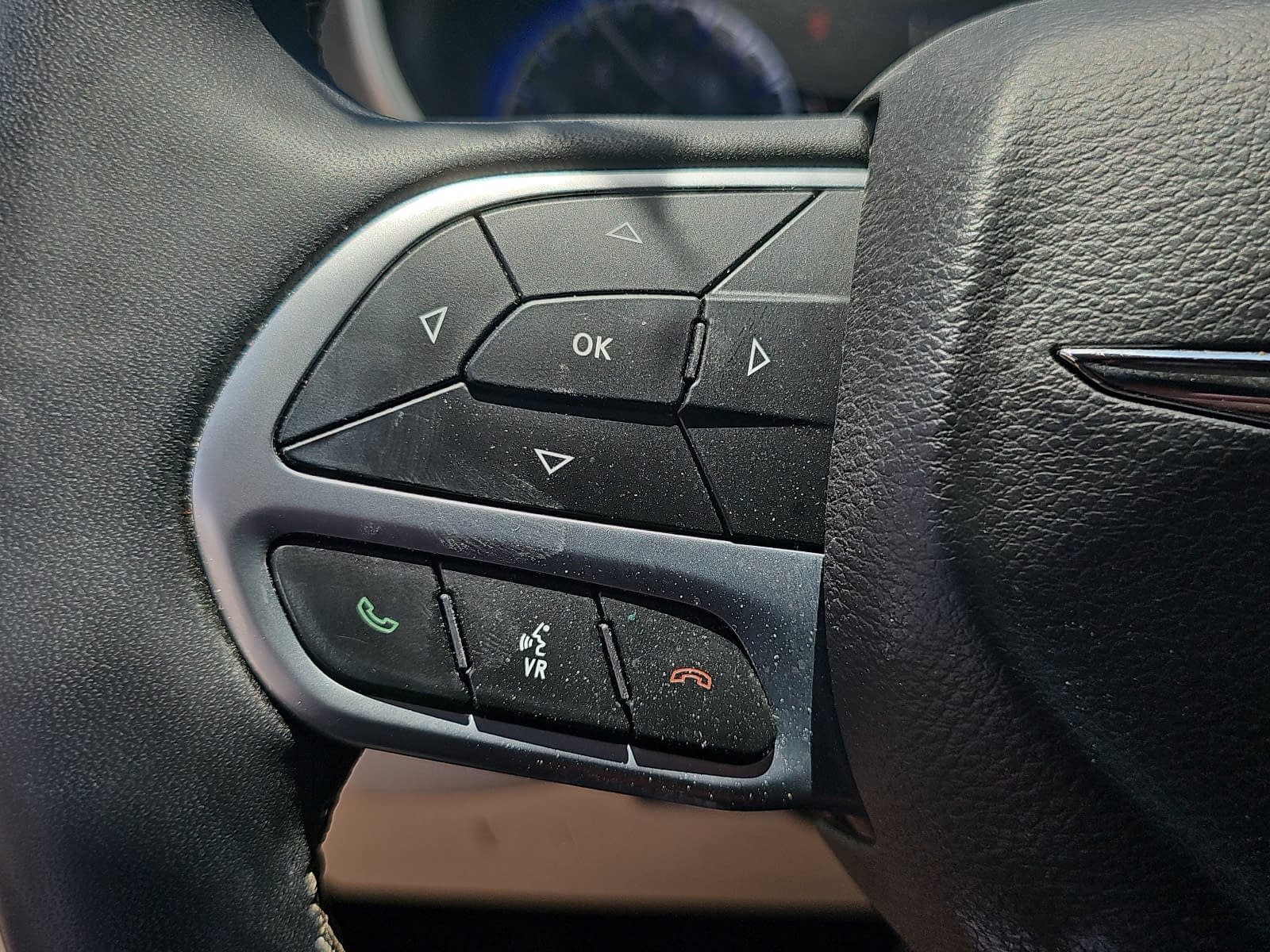 Used 2024 Chrysler Pacifica Touring-L FWD image 16
