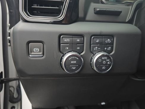 Used 2023 GMC Sierra 1500 AT4 w/ AT4 Premium Package AWD/4WD image 29