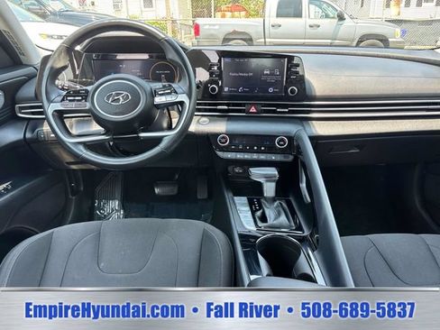 Used 2022 Hyundai Elantra SEL w/ Convenience + Premium Package FWD image 11