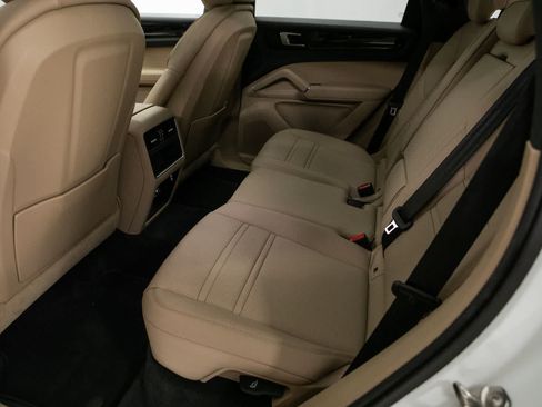 Certified 2023 Porsche Cayenne AWD/4WD image 31