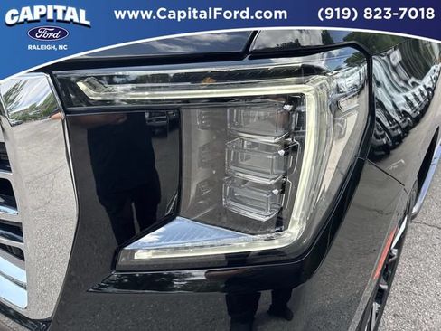 Used 2023 GMC Yukon XL SLT w/ SLT Premium Package AWD/4WD image 11