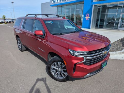 Certified 2023 Chevrolet Suburban LT w/ Luxury Package AWD/4WD image 4
