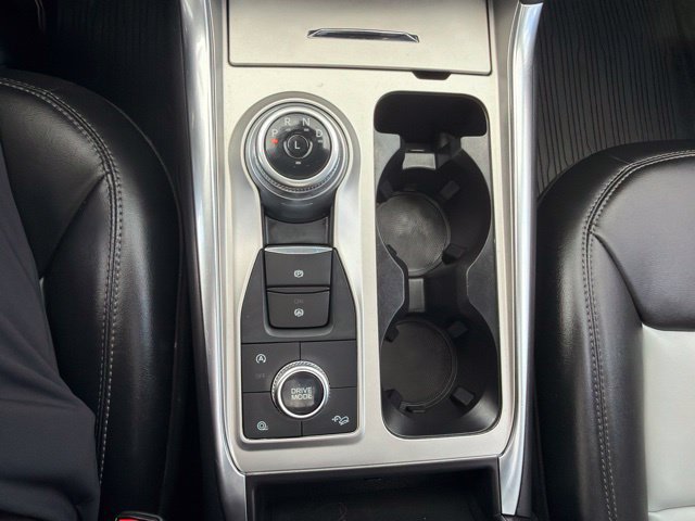 Used 2024 Ford Explorer XLT w/ Equipment Group 202A AWD/4WD image 24