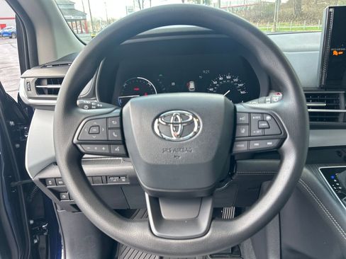 New 2026 Toyota Sienna LE image 22