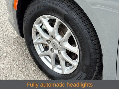 Used 2023 Chrysler Pacifica Touring-L FWD image 19