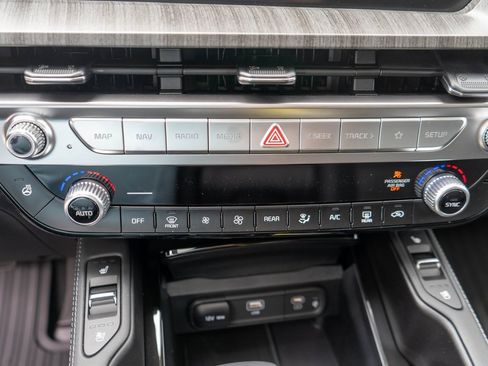 Used 2025 Kia Telluride EX image 23