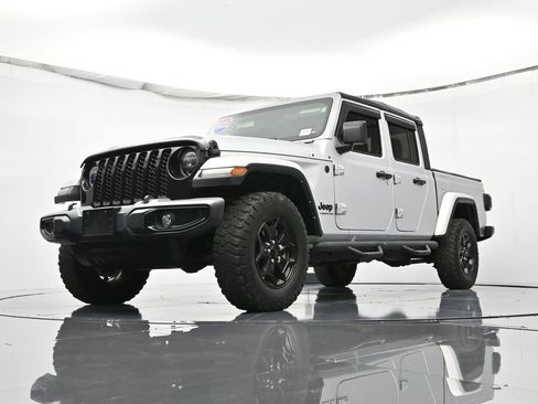 Used 2022 Jeep Gladiator Willys image 35