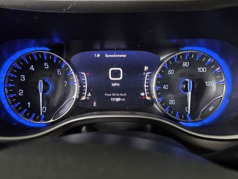 Used 2021 Chrysler Pacifica Touring-L FWD image 21