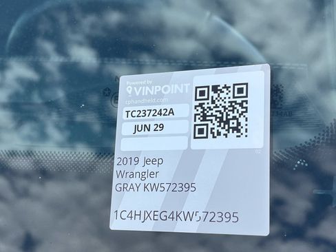 Used 2019 Jeep Wrangler Unlimited Sahara AWD/4WD image 30