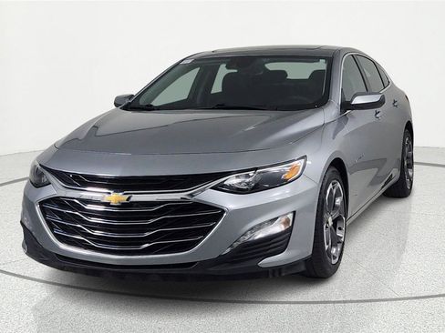 Used 2024 Chevrolet Malibu LT image 2