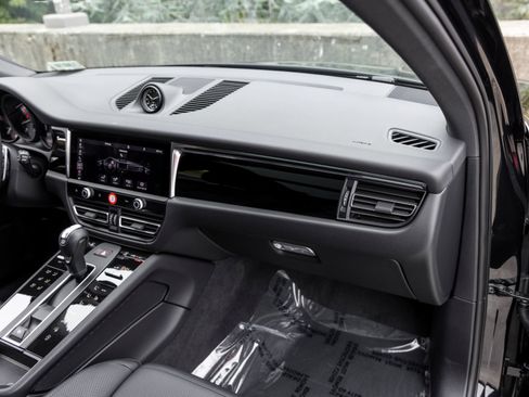 Certified 2026 Porsche Macan AWD/4WD image 61