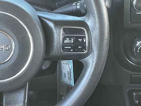 Used 2015 Jeep Patriot Sport image 21