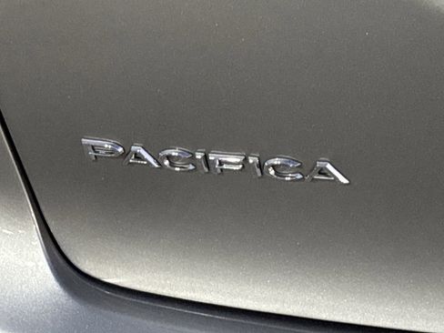 Used 2017 Chrysler Pacifica Touring Plus image 29