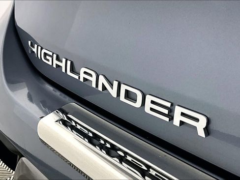 Used 2021 Toyota Highlander Platinum image 9