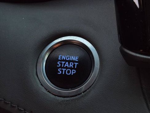Used 2021 Toyota Highlander LE FWD image 16