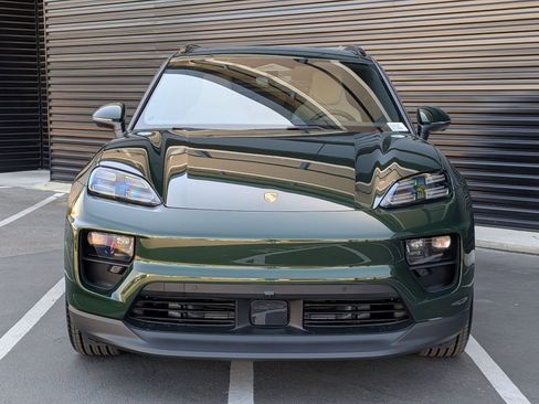 New 2026 Porsche Macan Electric RWD image 6