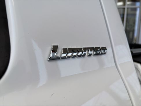 Used 2015 Toyota Tundra Limited w/ Limited Premium Package image 11