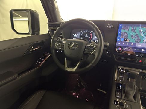 Used 2024 Lexus GX 550 w/ Accessory Package (2T) AWD/4WD image 29