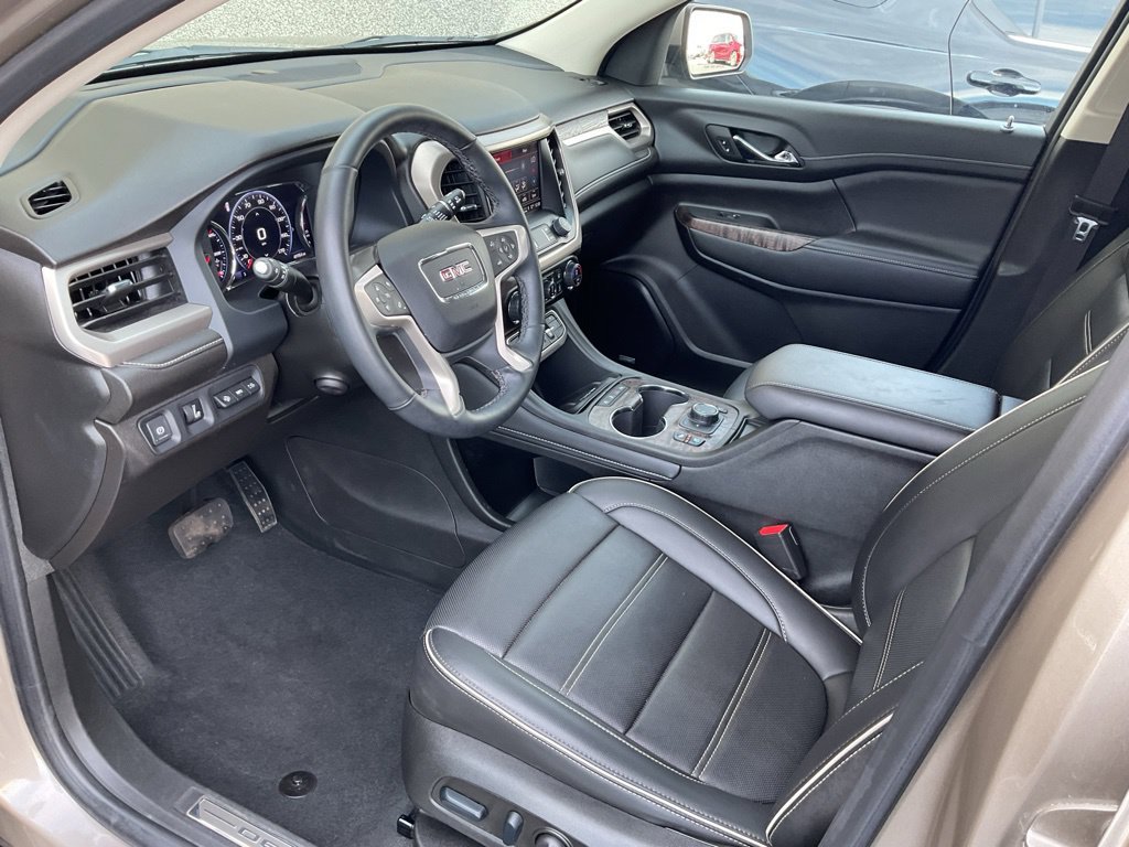 Used 2023 GMC Acadia Denali w/ Denali Technology Package AWD/4WD image 10