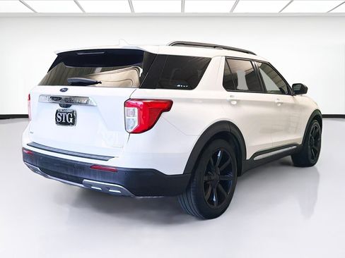 Used 2020 Ford Explorer XLT w/ Equipment Group 202A image 4