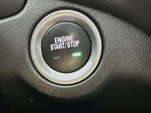 Used 2020 Chevrolet Equinox LT FWD image 23