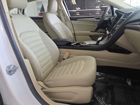 Used 2014 Ford Fusion SE FWD image 4