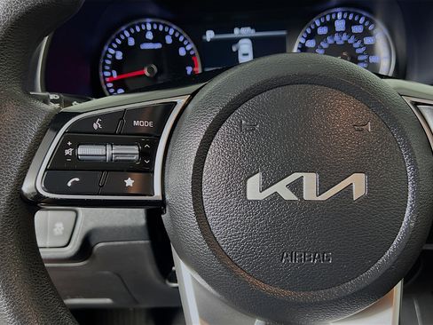 Used 2024 Kia Forte LXS image 19