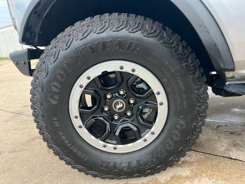 Used 2023 Ford Bronco Badlands w/ Sasquatch Package AWD/4WD image 18