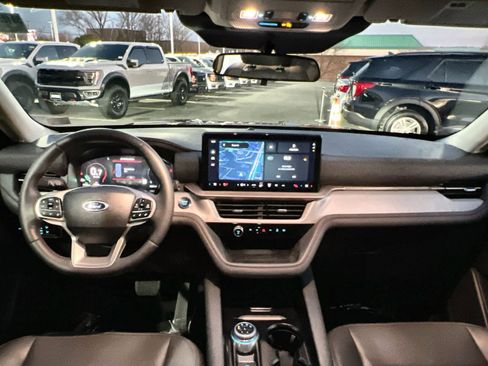 Used 2025 Ford Explorer Active w/ Active Comfort Package image 23