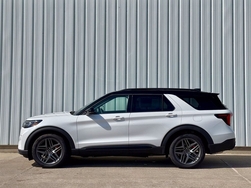 New 2026 Ford Explorer ST w/ Sun And Sound Package AWD/4WD image 3