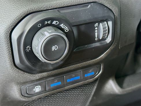 Used 2023 Jeep Wrangler Sahara w/ Cold Weather Group AWD/4WD image 16