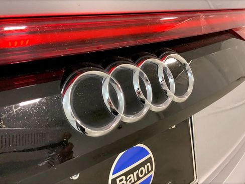 Used 2022 Audi Q8 Premium Plus image 29