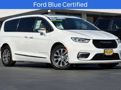 Used 2022 Chrysler Pacifica Pinnacle FWD image 2