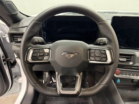 Used 2025 Ford Mustang Coupe image 22