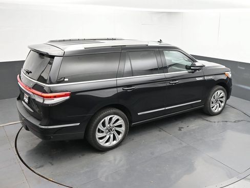 Used 2024 Lincoln Navigator Premiere AWD/4WD image 33
